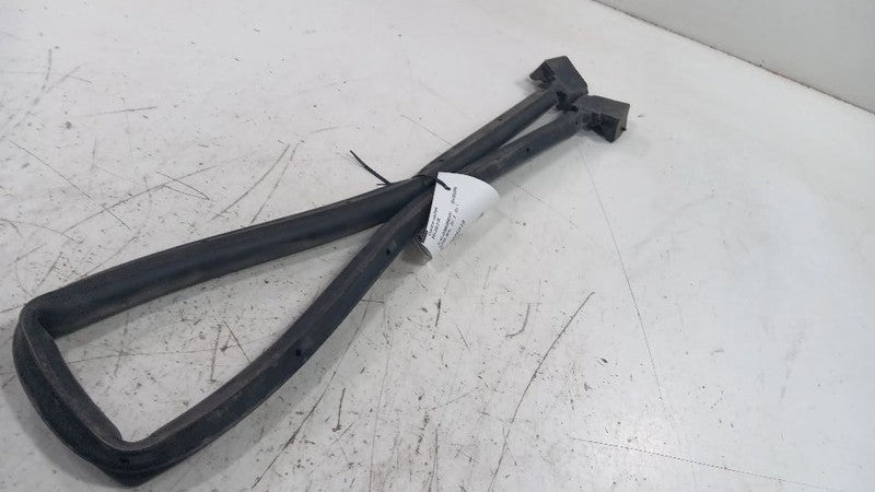 Buick Encore Cowl Vent Panel Hood Rubber Seal  2016 2017 2018 2019