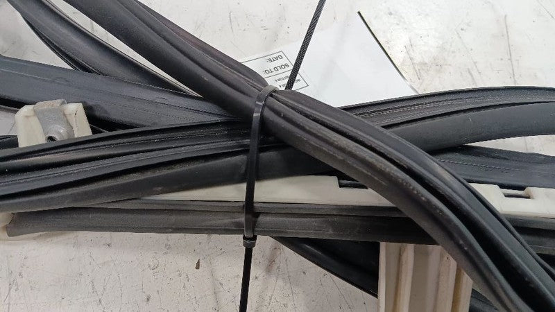 Chevy Traverse Door Glass Window Seal Rubber Left Driver Front  2010 2