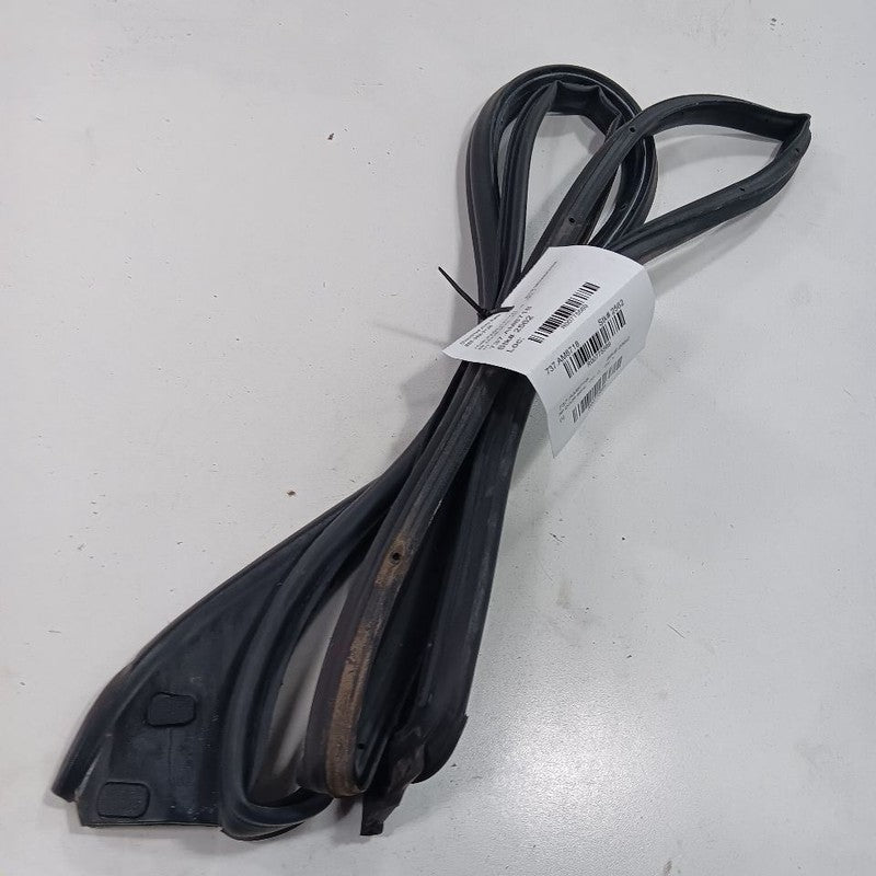 Grand Cherokee On Door Seal Rubber Right Passenger Front  2017 2018 2019 2020