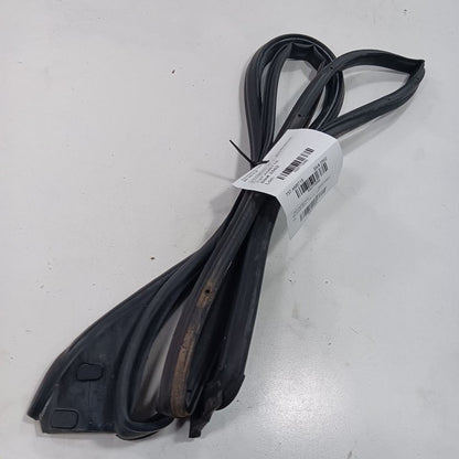 Grand Cherokee On Door Seal Rubber Right Passenger Front  2017 2018 2019 2020