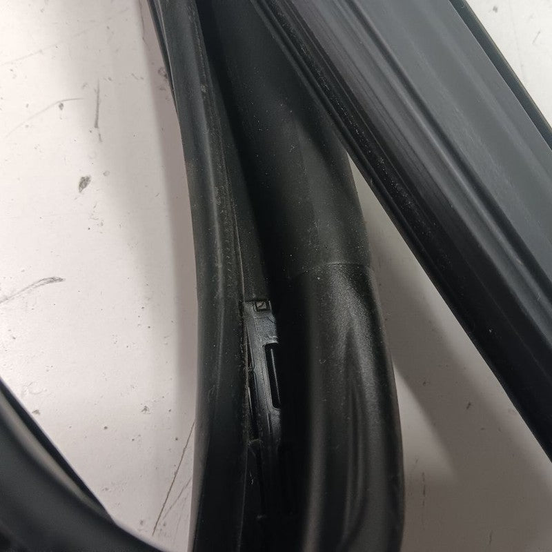 Outlander Sport Door Glass Window Seal Rubber Right Passenger Rear Bac