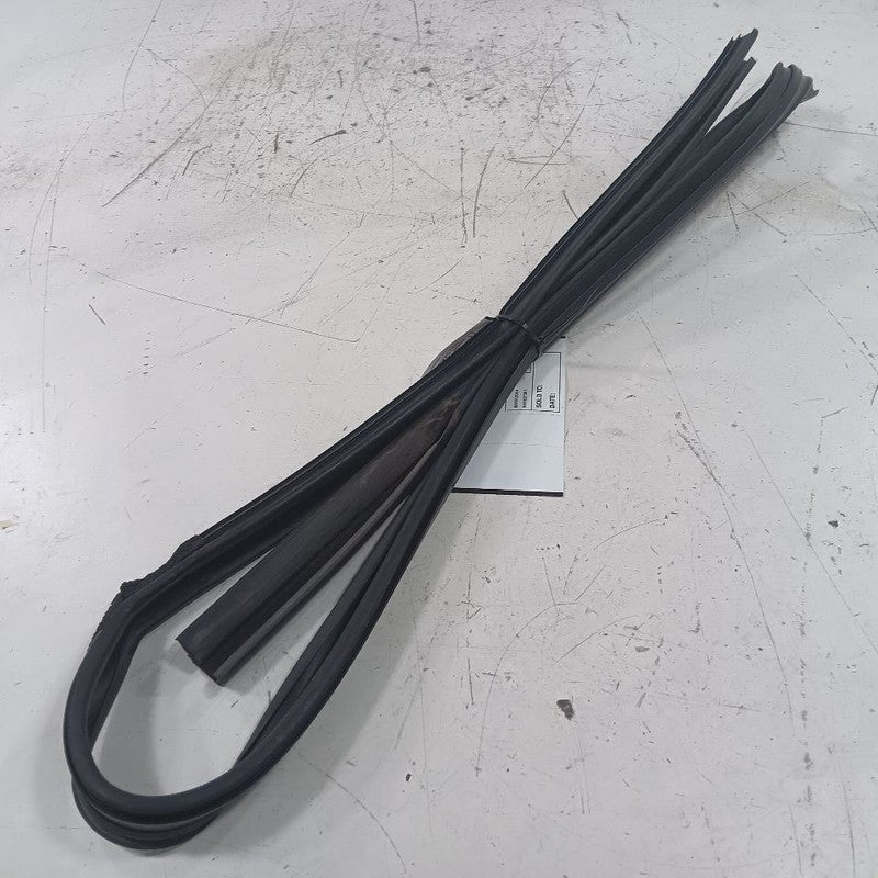 INFINITI QX50 Door Glass Window Seal Rubber Left Driver Front  2017 2016 2015 