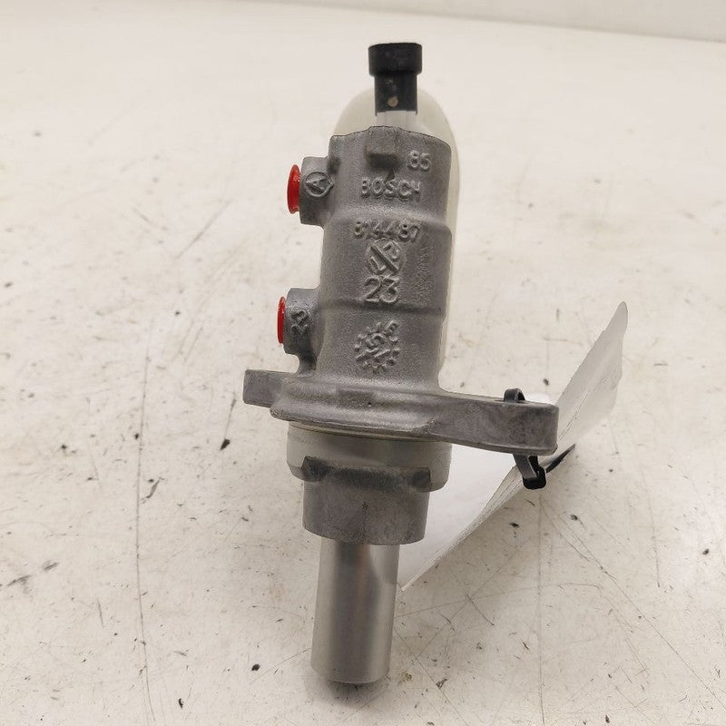 Brake Master Cylinder Fits 15-18 Jeep Renegade