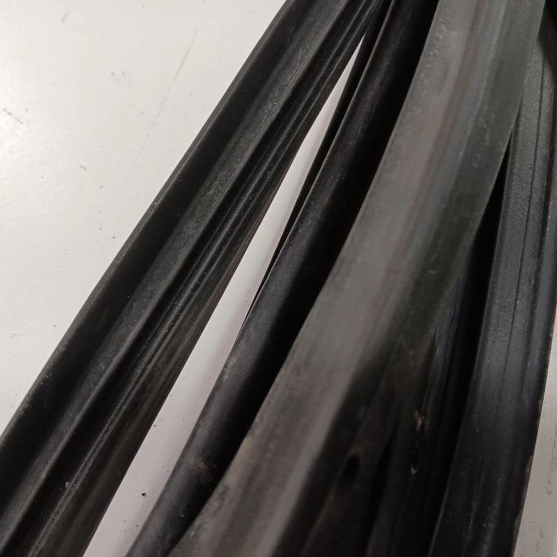 Hyundai Elantra On Door Seal Rubber Right Passenger Front  2017 2016 2015 2014 