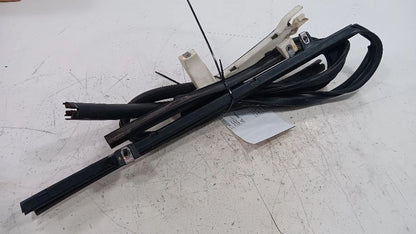 Chevy Traverse Door Glass Window Seal Rubber Right Passenger Front  2010 2011 20