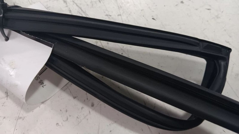 Subaru Impreza Door Glass Window Seal Rubber Right Passenger Rear Back