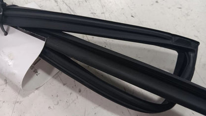 Subaru Impreza Door Glass Window Seal Rubber Right Passenger Rear Back