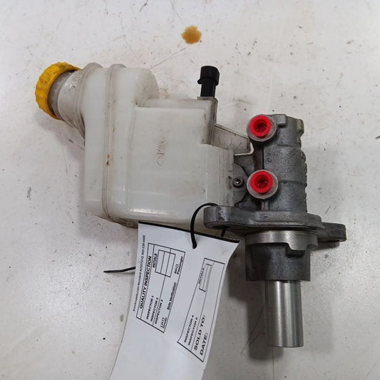 Brake Master Cylinder Fits 15-18 Jeep Renegade 