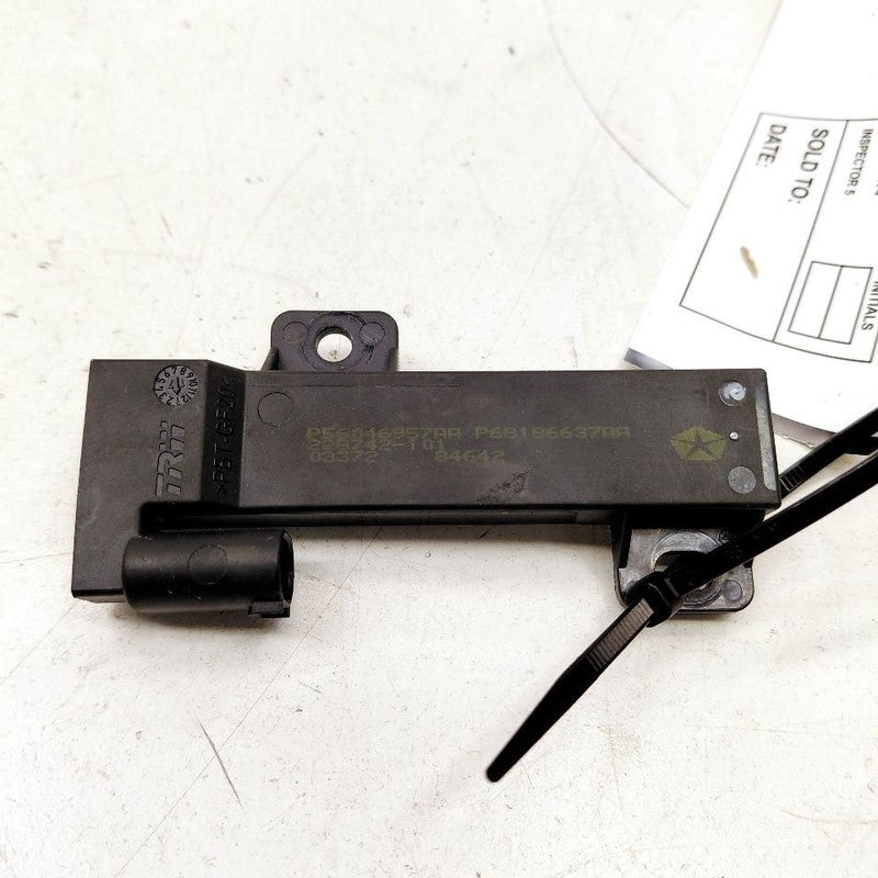 Jeep Cherokee Keyless Entry Antenna Module {68186637AA} 2015 2016 2017