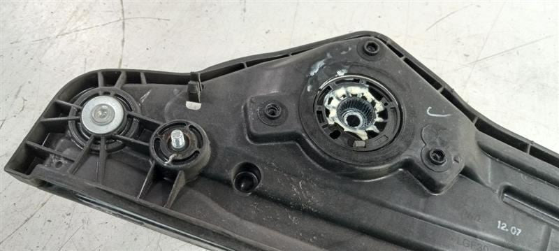 824022V000 Passenger Right Front Window Regulator Track Fits 12-17 VELOSTER