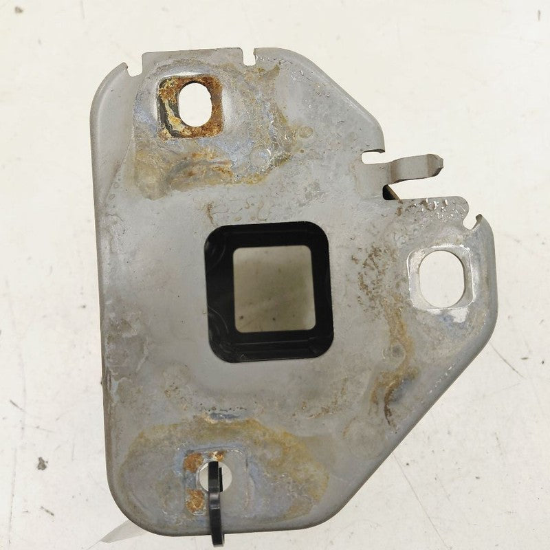 Nissan Rogue Bumper Mount Bracket Right Passenger Side Rear  2017 2018
