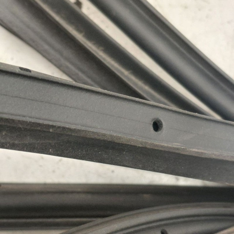 Mitsubishi Outlander   On Door Seal Rubber Left Driver Rear Back  2018