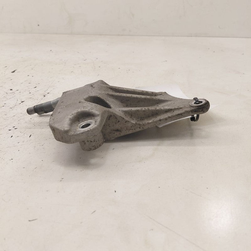 Hyundai Santa Fe Engine Motor Mount Bracket Right Passenger  2019 2020