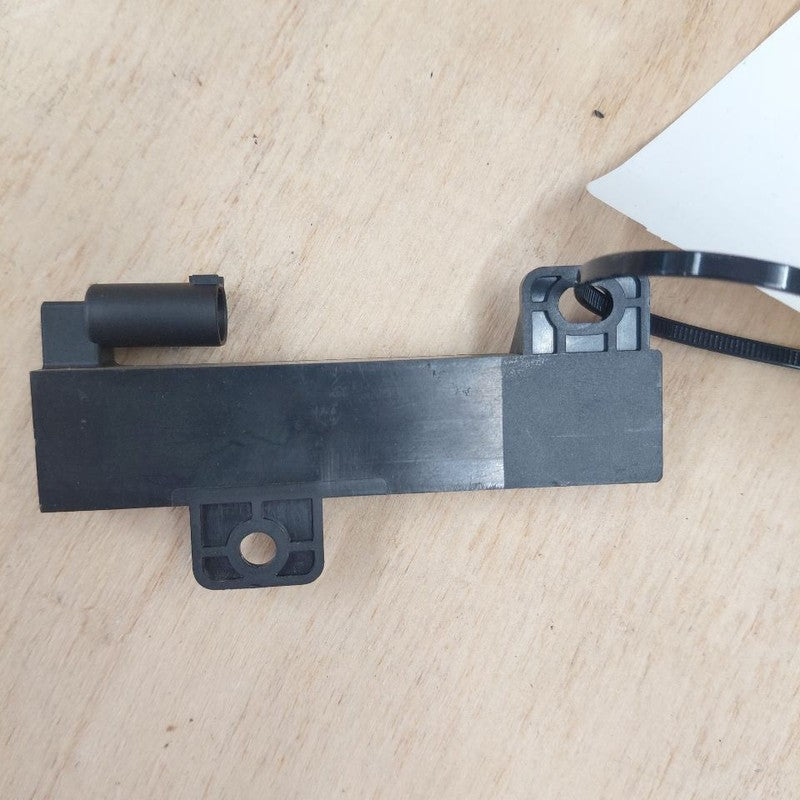 Chrysler 300 Keyless Entry Antenna Module {68051315AB} 2017 2018 2019