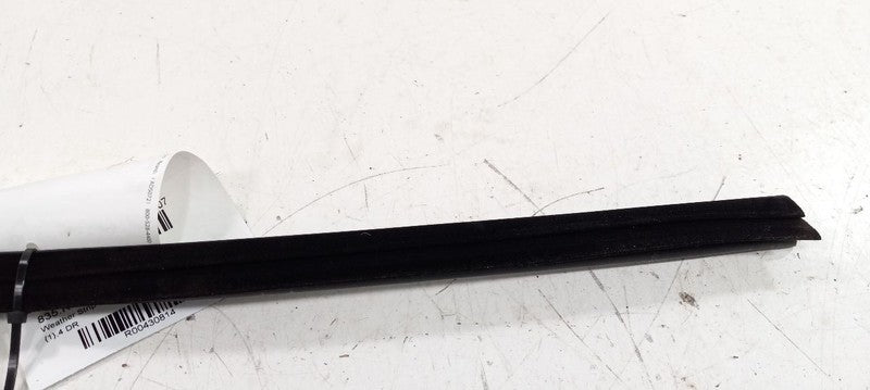 Kia Sorento Right Rear Weather Strip Interior 2016 2017 2018 OEM