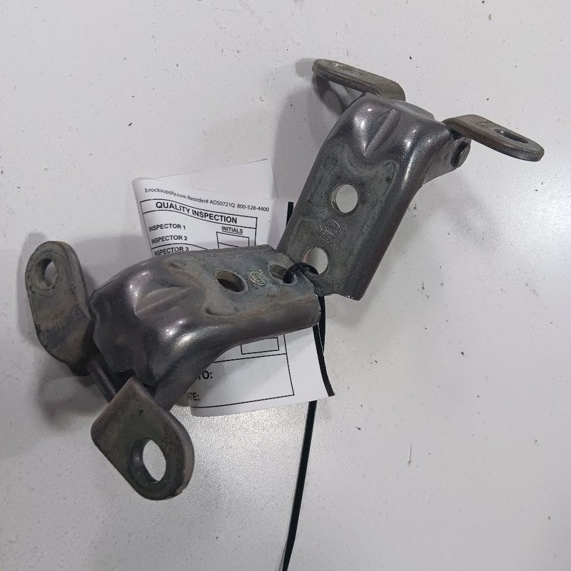 Kia Sorento Door Hinge Set Right Front Passenger  2018 2017 2016 OEM