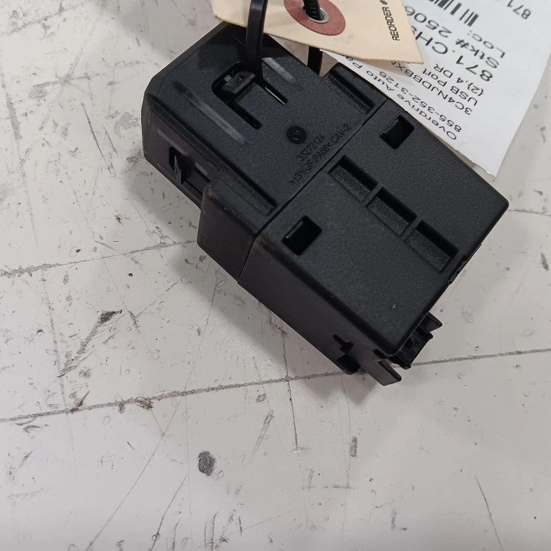 Jeep Compass USB Plug In Hub Port  2018 2019 2020 2021 2022 OEM