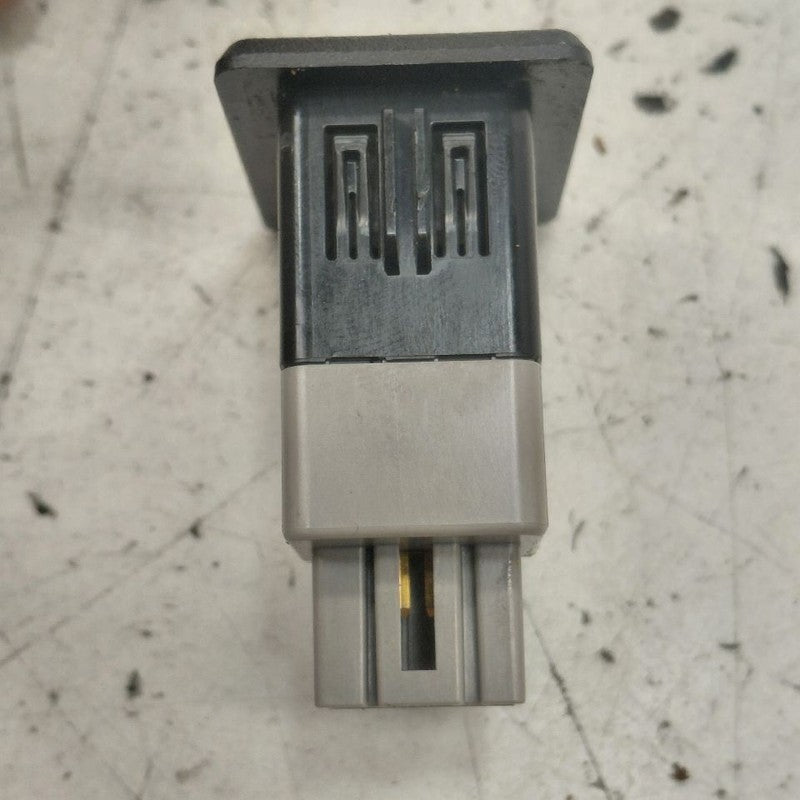 Nissan Versa Note USB Plug In Hub Port  2019 2018 2017