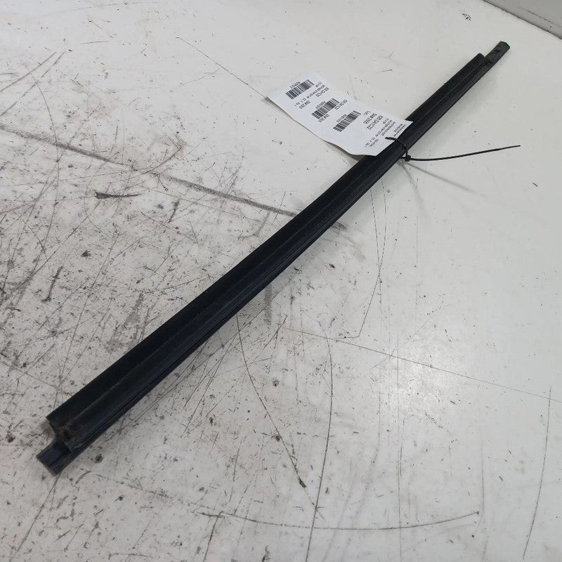 Nissan Kicks Door Glass Window Weather Strip Trim Front Right Passenge