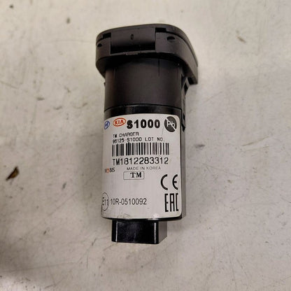 Hyundai Santa Fe USB Charging Port {96125S1000} 2019 2020