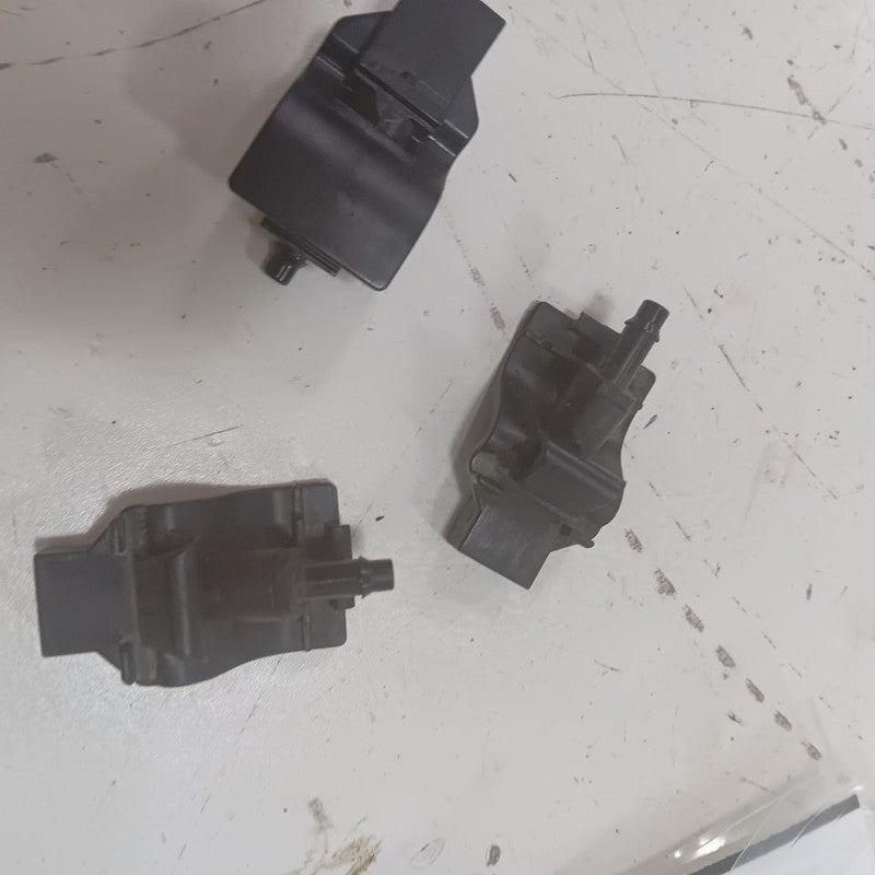 Ford Escape Windshield Wiper Washer Fluid Hood Sprayer Nozzles  2019 2