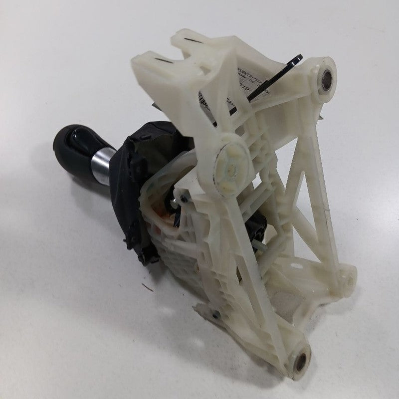 Toyota Yaris Transmission Gear Shifter  2020 2019 2018 2017 2016 OEM