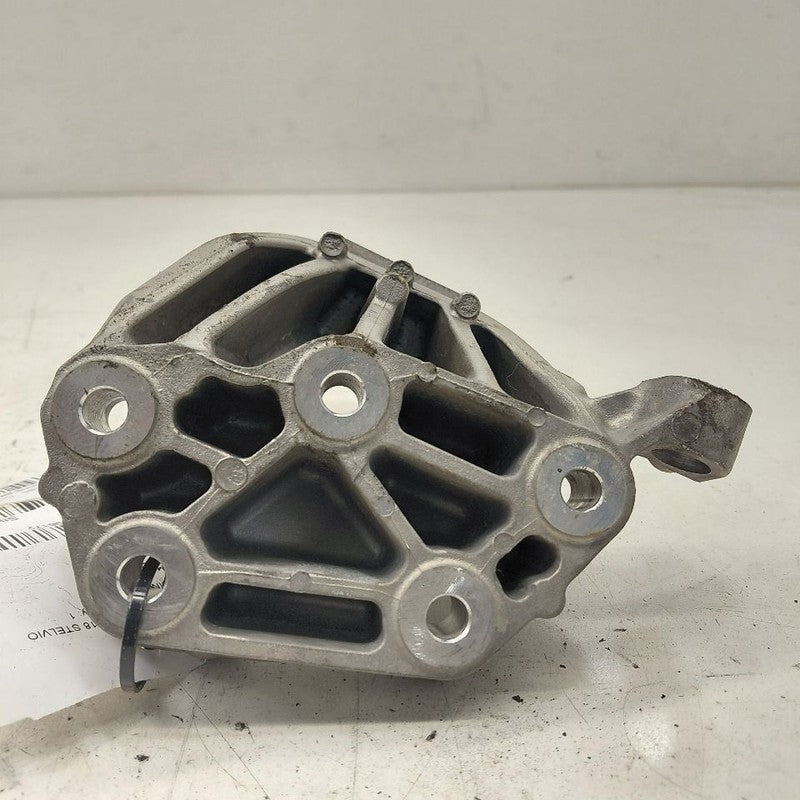 Alfa Romeo Stelvio Driver Left Side Engine Bracket  2.0 2018 2019 2020