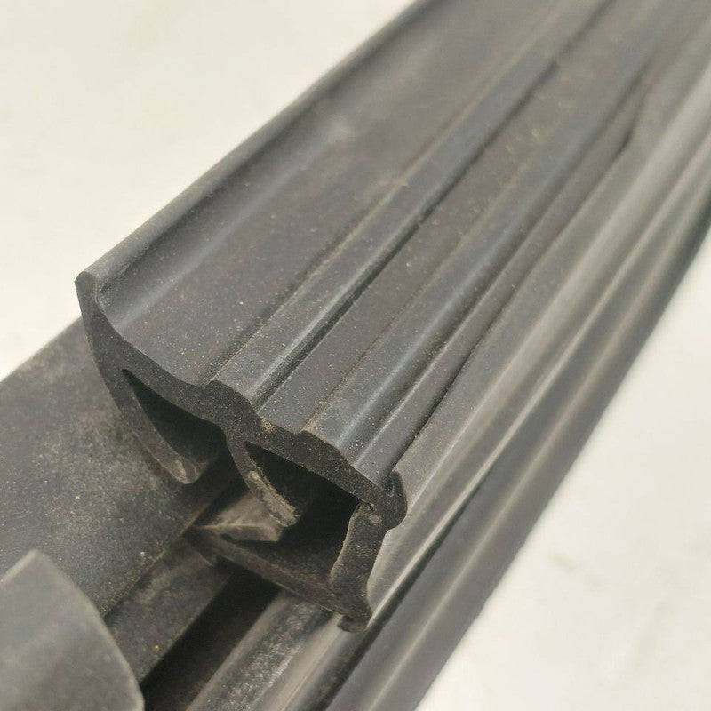 Chevy Volt Door Glass Window Seal Rubber Right Passenger Front  2019 2