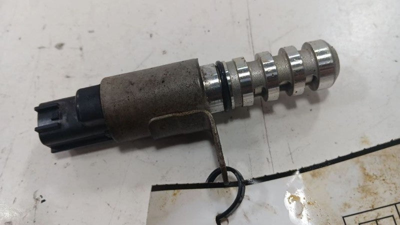 Nissan Rogue Variable Timing Gear Oil Control Valve Solenoid Cylinder 