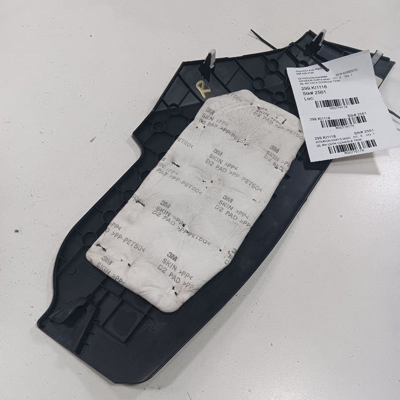 Kia Sorento Passenger Right Side Center Console Trim 2018 2017 2016