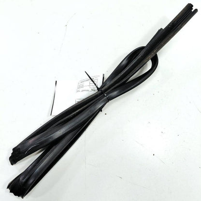 Chrysler 300 Door Glass Window Seal Rubber Right Passenger Front 2017 