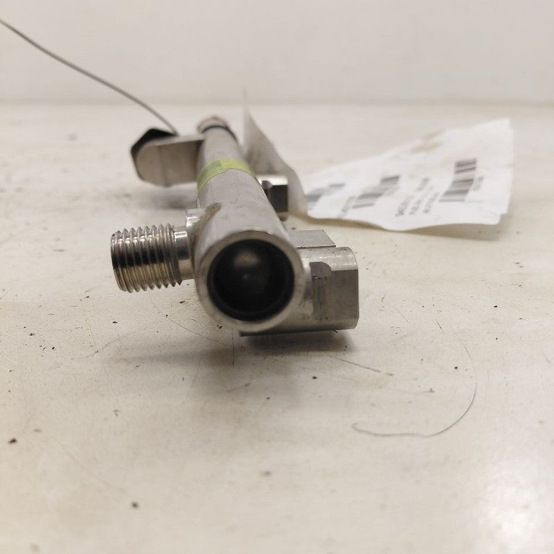 Kia Sorento Left Front Fuel Rail Injection Injector Mount Bar  2018 20