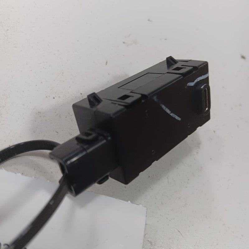 2025 GMC Acadia USB Plug In Hub Port 