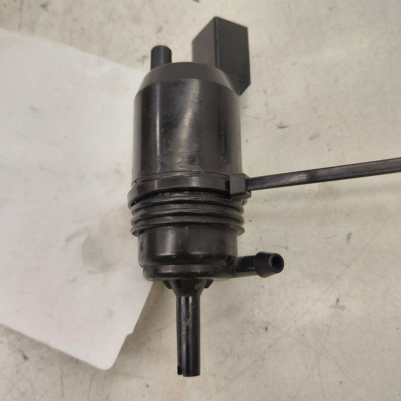 Cadillac CT6 Windshield Washer Wash Fluid Reservoir Motor Pump Electri