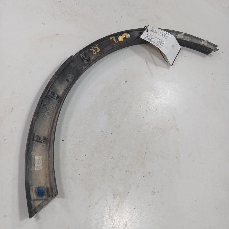 Buick Encore Passenger Right Rear Fender Flare One Broken Mount 2022 2