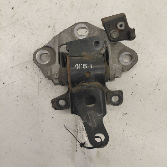 Mazda 6 Engine Motor Mount Left Driver  2.5 2016 2015 2014
