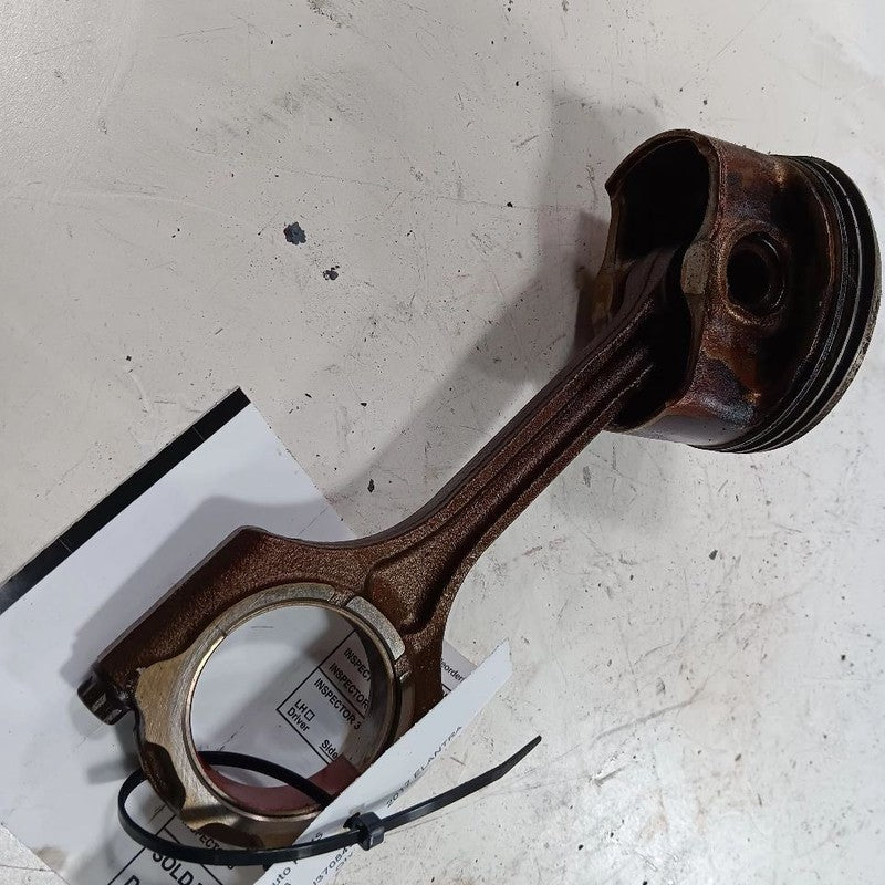 Hyundai Elantra Single Piston With Connecting Rod   2017 2016 2015 201