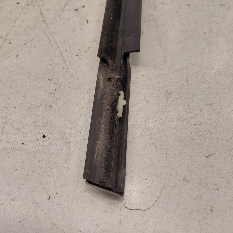 Jeep Cherokee Door Glass Window Weather Strip Rear Right Passenger Sid
