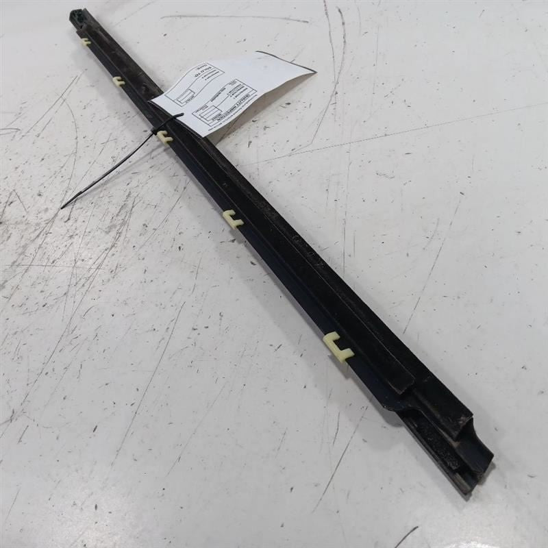 Kia Soul Door Glass Window Weather Strip Trim Front Left Driver  2017 