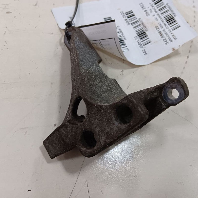Jeep Renegade 2.4 AC Compressor Bracket   2021 2020 2019