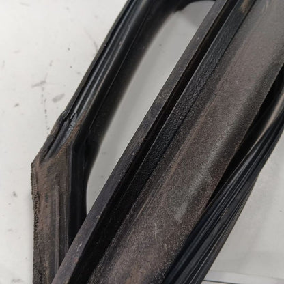 Hyundai Elantra Door Glass Window Seal Rubber Right Passenger Rear Bac