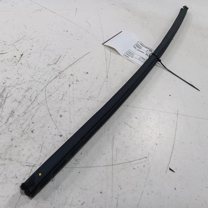 Hyundai Accent Right Front Weather Strip Interior 2014 2015 2016 2016 2017