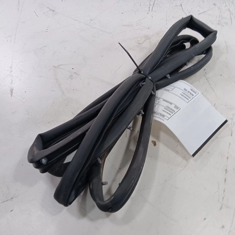 Jeep Renegade On Door Seal Rubber Left Driver Rear Back   2021 2020 20