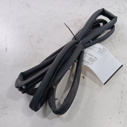 Jeep Renegade On Door Seal Rubber Left Driver Rear Back   2021 2020 20