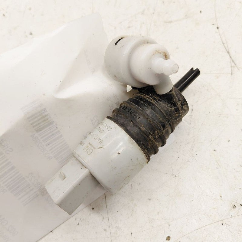 Chevy Trailblazer Windshield Washer Fluid Reservoir Motor Pump Electri