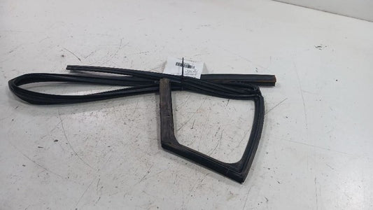 Kia Forte Door Glass Window Seal Rubber Left Rear Back  2014 2015 2016 20
