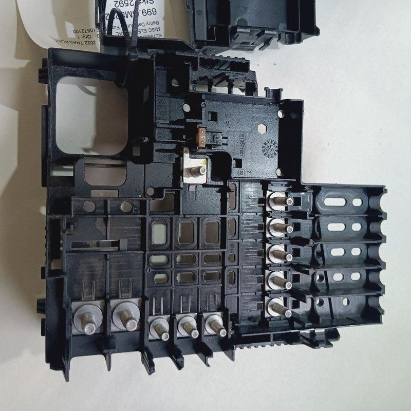 Chevy Trailblazer Battry Dstribution Fuse Box {E10572100} 2023 2022 20