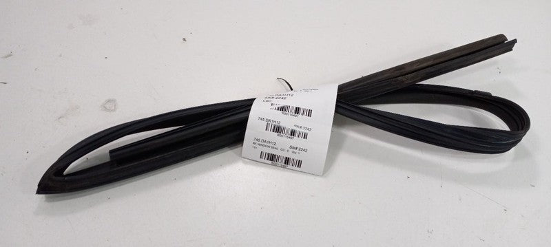 Nissan Versa Door Glass Window Seal Rubber Right Passenger Front 2009 2010 2011 