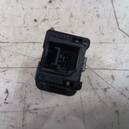 Jeep Renegade USB Plug In Hub Port  2015 2016 2017 2018 OEM