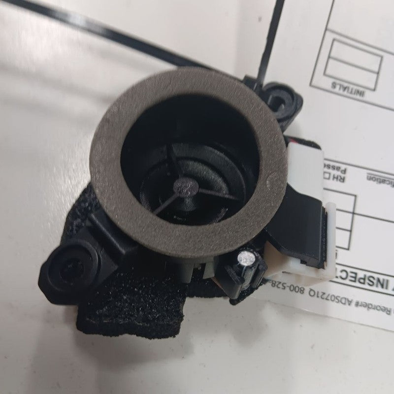 Kia Sorento Tweeter Right Passenger Tweeter Speaker  2018 2017 2016 OE